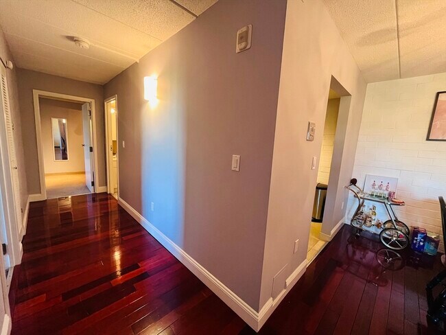 Building Photo - 165 Quincy Shore Dr