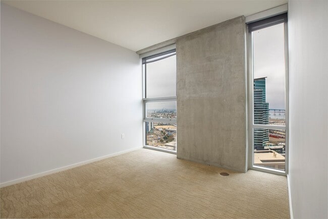Building Photo - S/W Facing Icon Penthouse with Spectular Ballpark, Bay, and Ocean Views