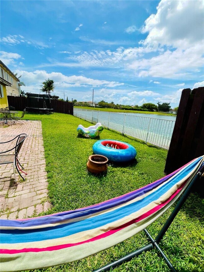 Building Photo - 4006 NE 20th St