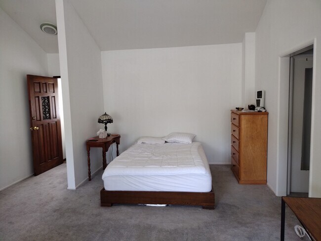 bedroom area - 235 N Kenter Ave
