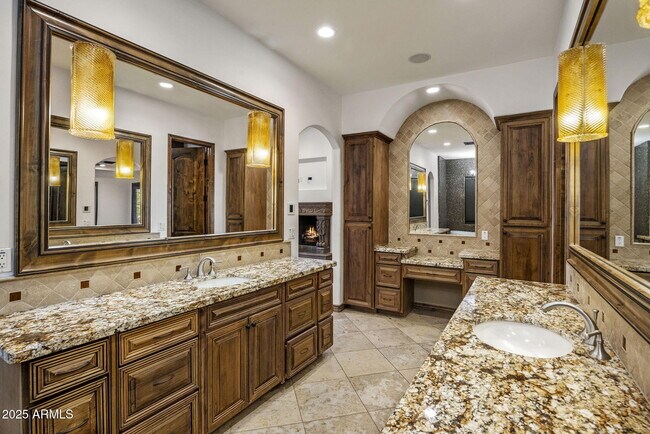 Building Photo - 9222 E Rimrock Dr