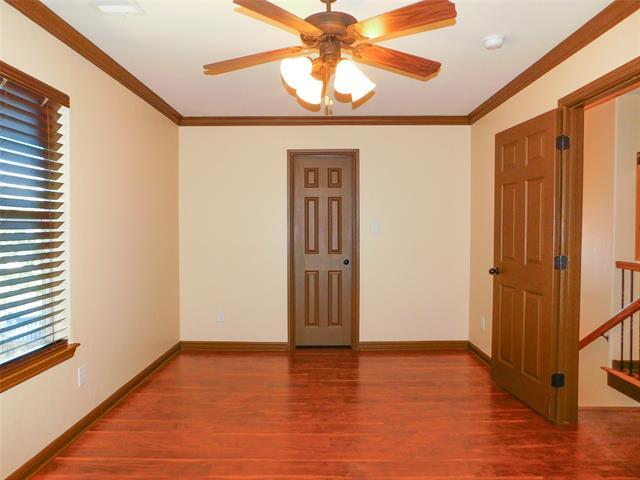 Building Photo - 558 Jay St