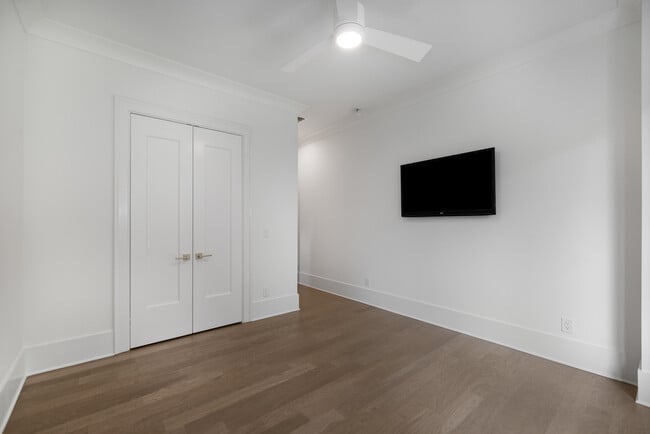 Building Photo - 306 Pinecrest Rd NE