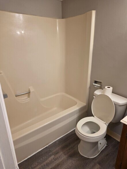 Building Photo - 1325 N Meridian Ave