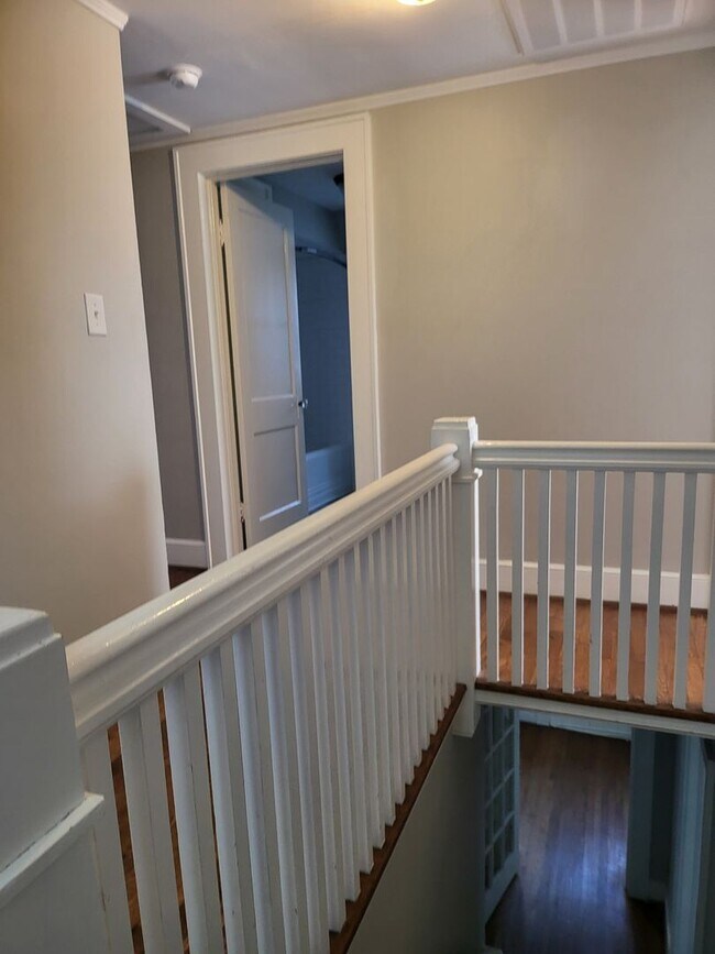 Building Photo - Newly Remodeled 3 Bedroom 2 Bath home in D...