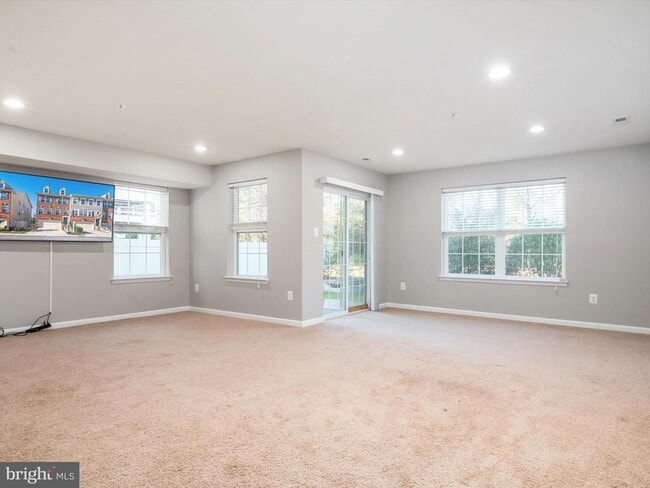 Building Photo - 7812 Sunhaven Way