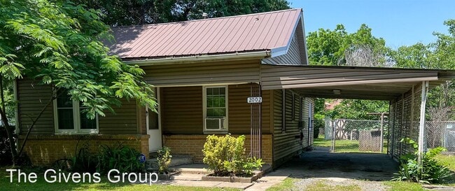 Primary Photo - 3 br, 1 bath House - 2002 Robinson