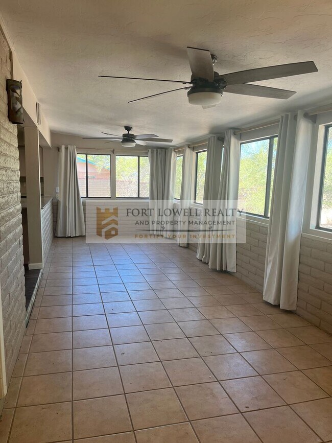 Building Photo - Beautiful 3 bedroom 2 bathroom with washer & dryer AVAILABLE SOON!