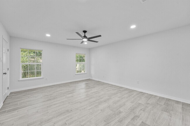 Building Photo - 22 13th Ave N