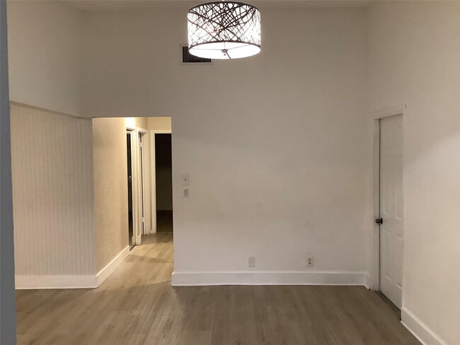 Building Photo - 5280 Bosque Ln