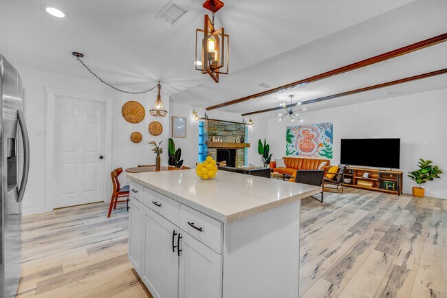 Building Photo - 5918 Lattimer Dr