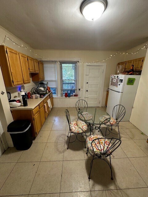 Building Photo - 96 Calumet St