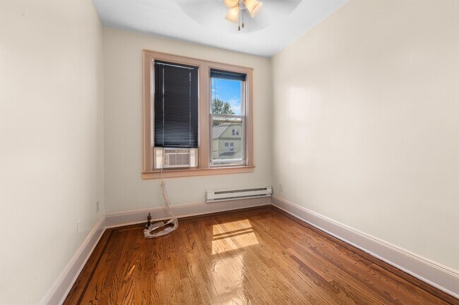 Building Photo - 13 W 27th St
