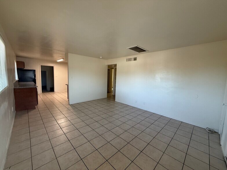 Building Photo - 1401 E Lee St