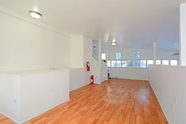 Building Photo - 814 Grand Ave