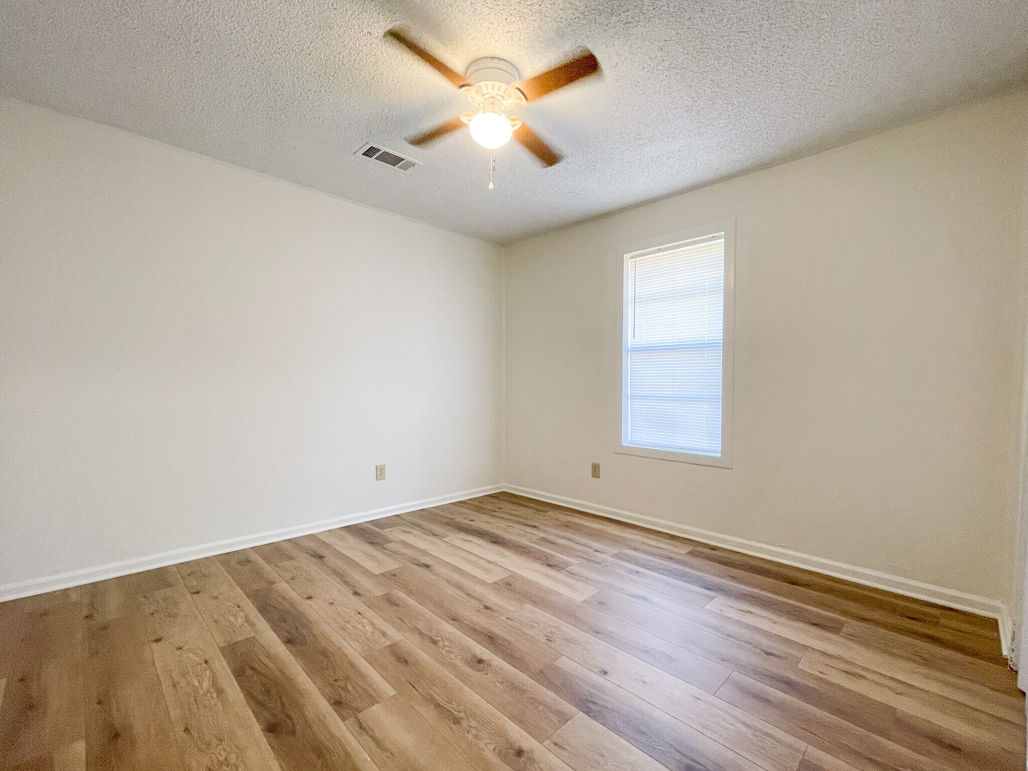 Building Photo - 715 N Bunker Dr