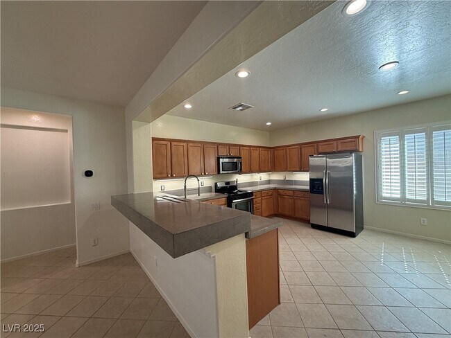 Building Photo - 2739 Mintlaw Ave