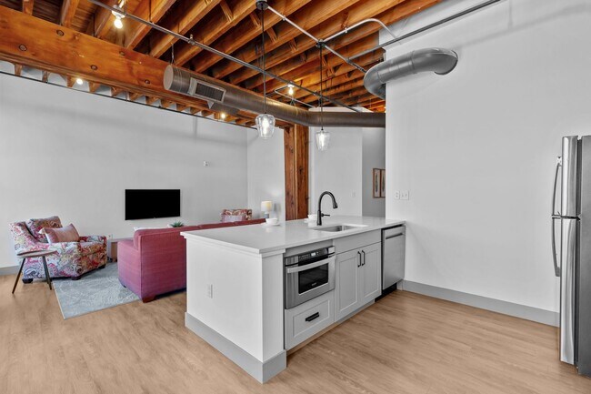 Building Photo - 618 N 2nd St