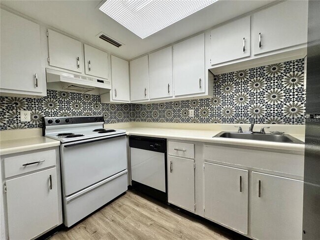 Building Photo - 551 Flemming Way