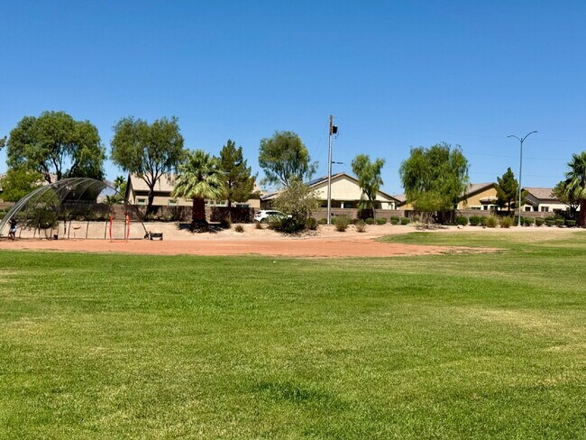 Building Photo - Spacious 4BD/3BA NLV Home with Downstairs ...