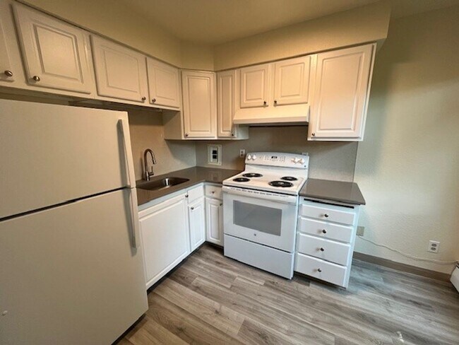 Building Photo - Wakefield Manor