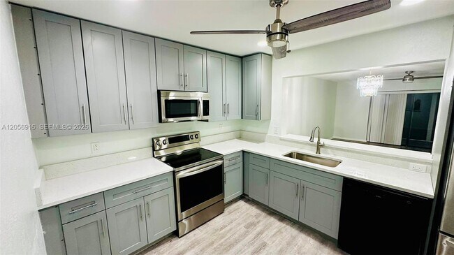 Building Photo - 2091 Coral Ridge Dr