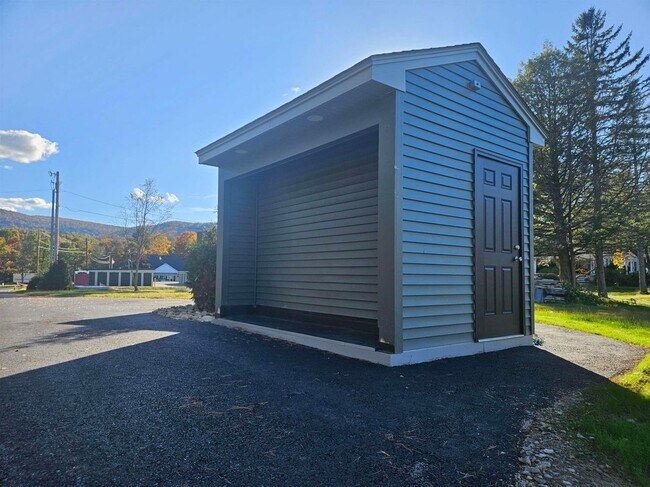 Building Photo - 23 Steele Dr