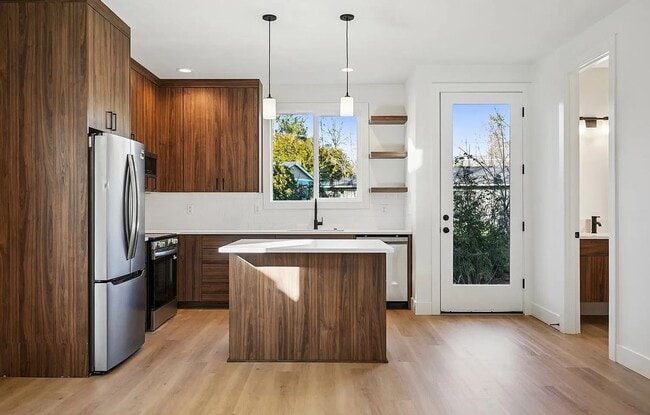 Building Photo - Beautiful Brand New Cottage - Modern Updates - Close to Washington Square