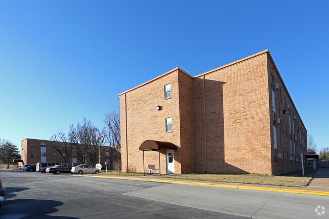 Building Photo - Hillcrest Apartments