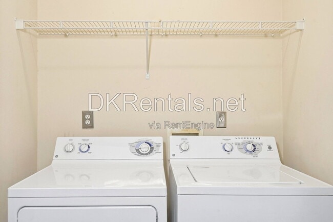 Building Photo - 6311 Shoreview Cir
