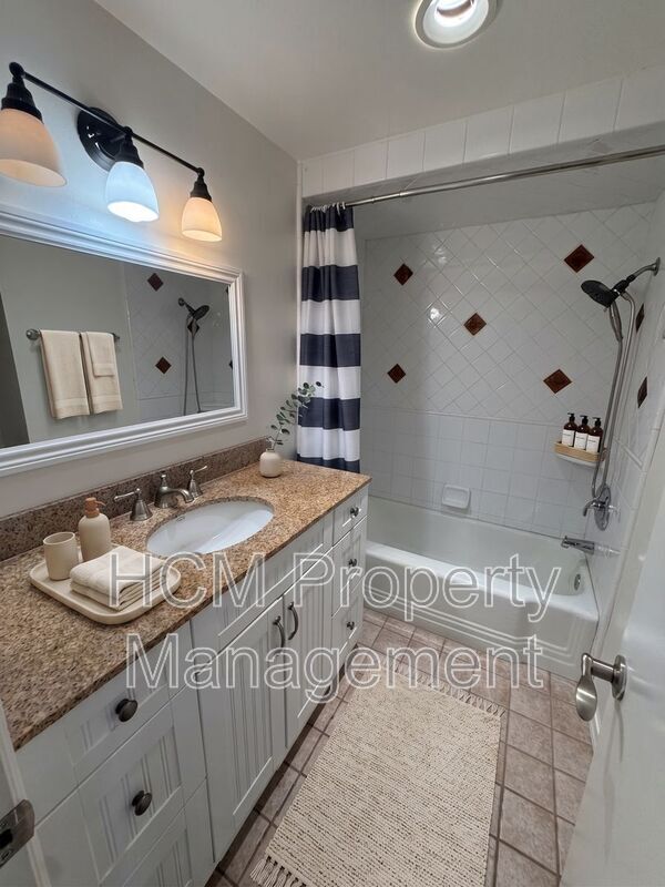 Building Photo - 16402 Birdie Ln