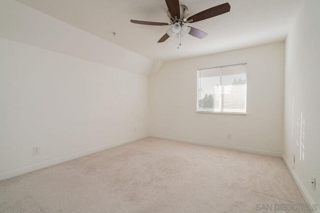 Building Photo - 3550 Lebon Dr