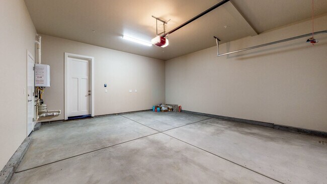 Building Photo - Bright and beautiful Home in Coffey Park! ...