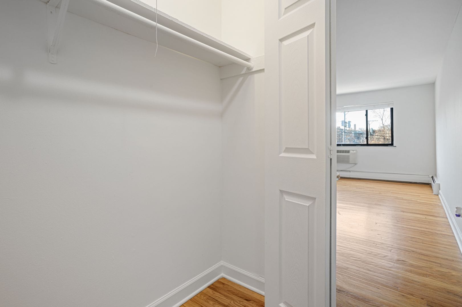 Building Photo - 6755 N Sheridan Rd