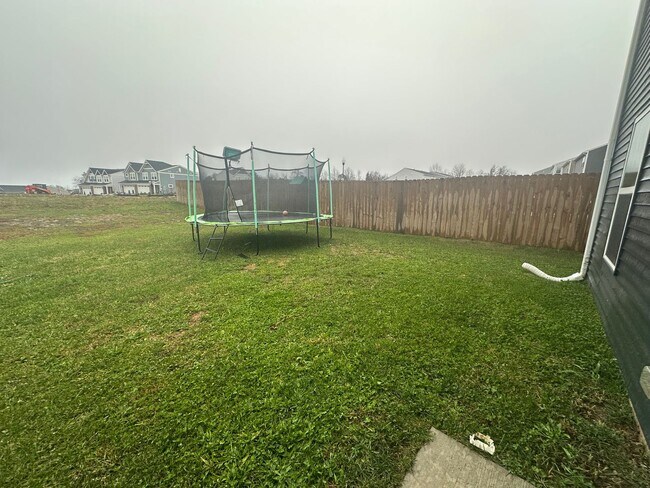 Building Photo - Available NOW - 5 bedroom, 3 full bathroom house - $2,950/month