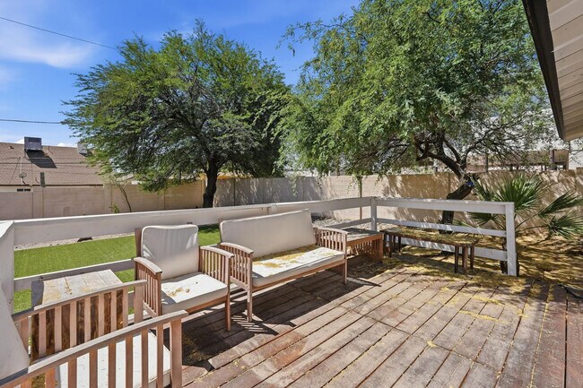 Building Photo - 1329 E Cholla St