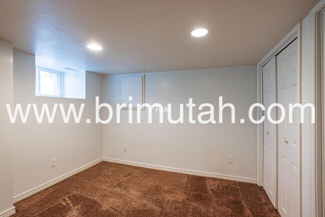 Building Photo - 1475 E Michigan Ave