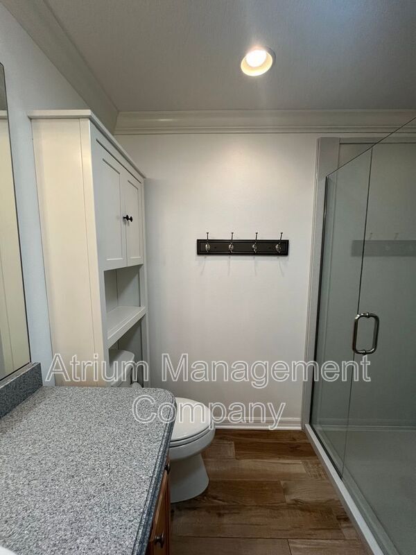 Building Photo - 724 Yager Ln