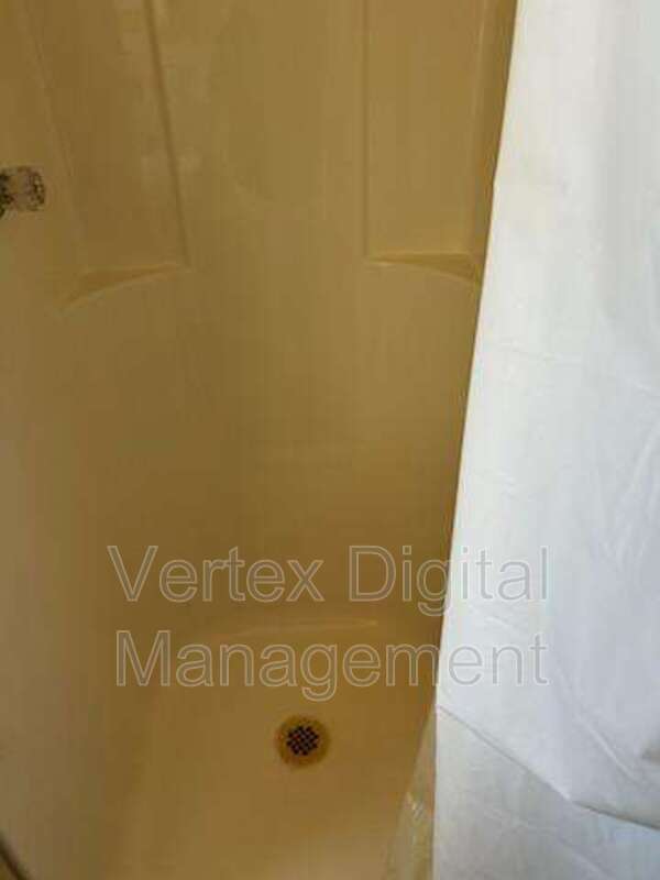 Building Photo - 221 Pine St