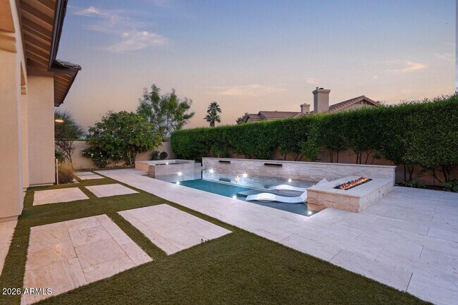 Building Photo - 5543 E Beryl Ave