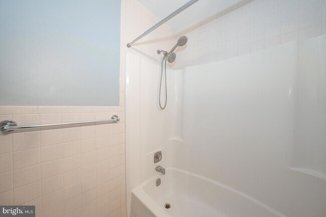 Building Photo - 403 Woodside Cir