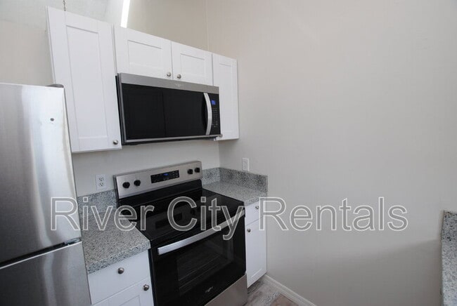 Building Photo - 2430 N Seabury Pl