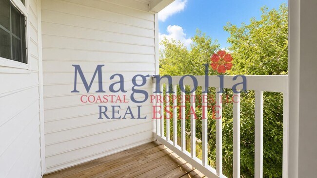Building Photo - 2 Bedroom, 2.5 Bathrooms Townhome in the Heart of Savannah's Southside
