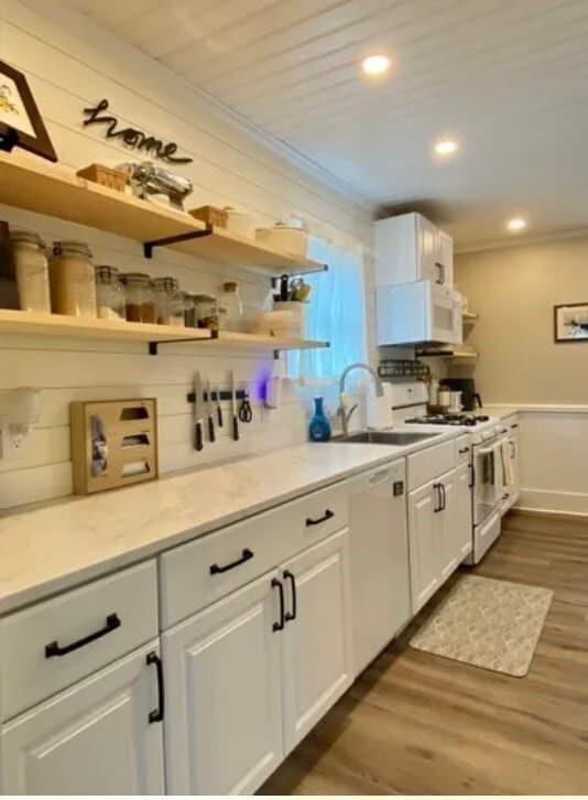 Building Photo - 53 Hawthorn St