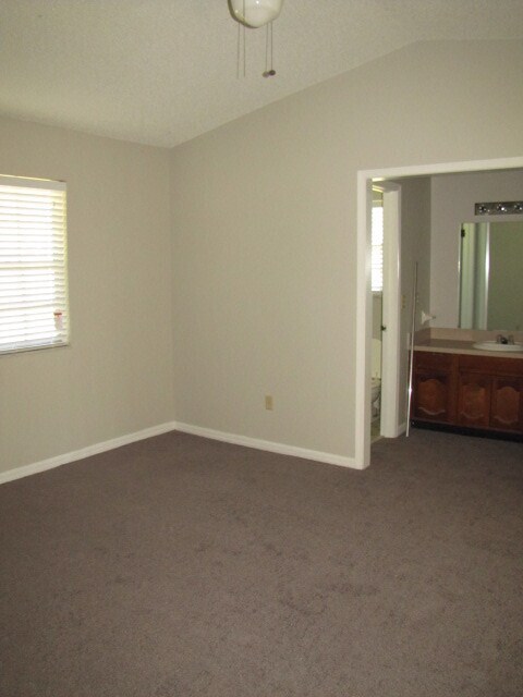 Building Photo - 3/2 in the Heart of Orange Park