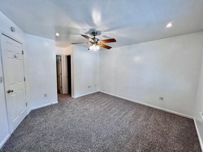 Building Photo - Gorgeous 4 Bedroom 2.5 Bath home in the he...