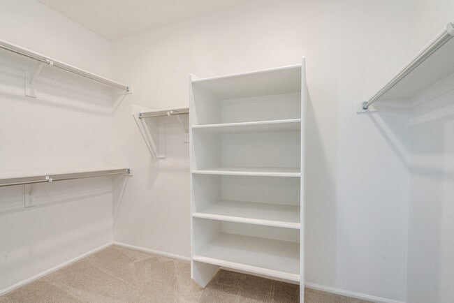 Building Photo - Amazing 2 Story with 4-Bedroom, 2.5-Bath H...