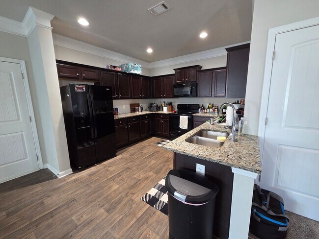 Building Photo - Gorgeous 3 bedroom home!