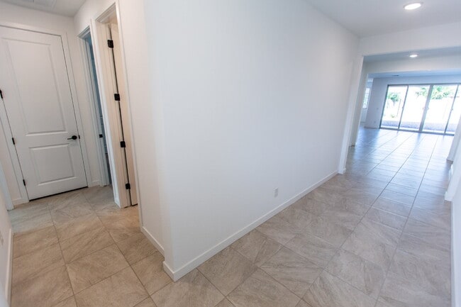 Building Photo - 23024 E Watford Dr