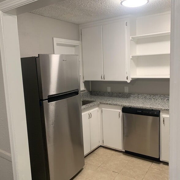 Building Photo - 1523 N Columbia Ave